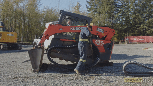HD mechanic demonstrates how to put a rubber track on a Kubita SVL95