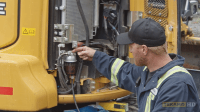Heavy mechanic demonstrates how to turn off the 35G excavator fuel valve