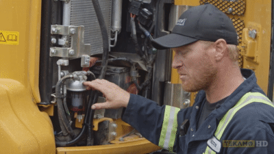 How to open the bleed screw inside a John Deere excavator